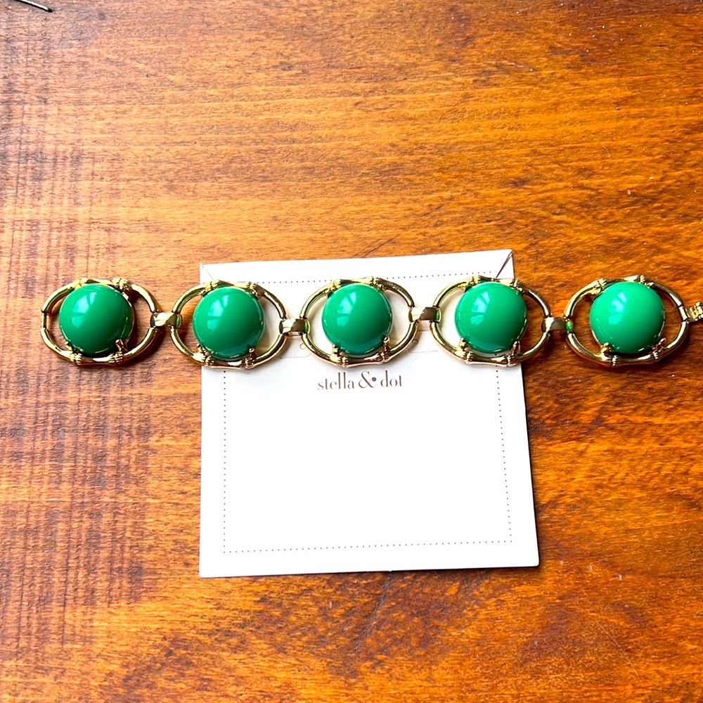 Stella & Dot Kelly Green Zinnia bracelet!